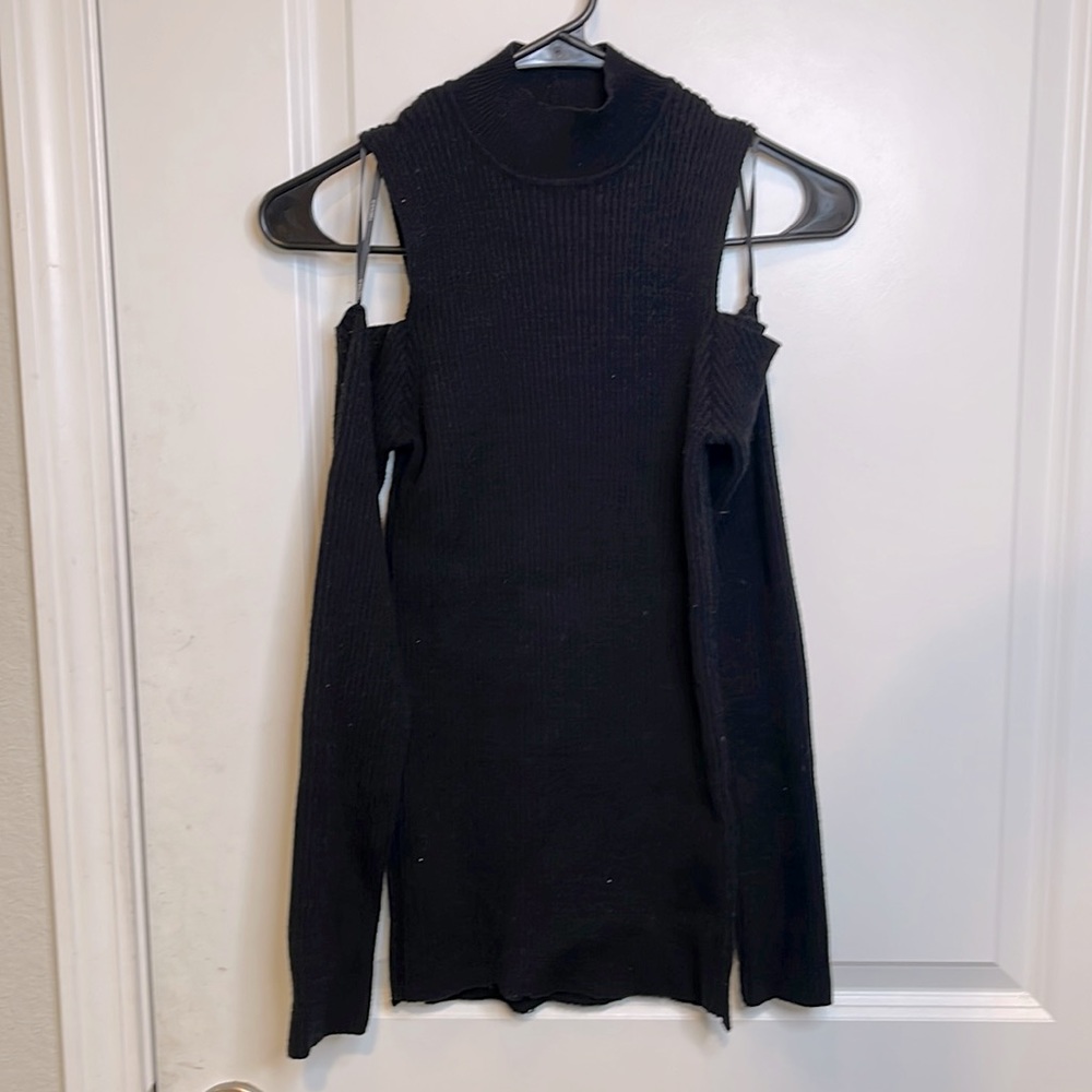 Forever 21 Cold Shoulder Ribbed Sweater L